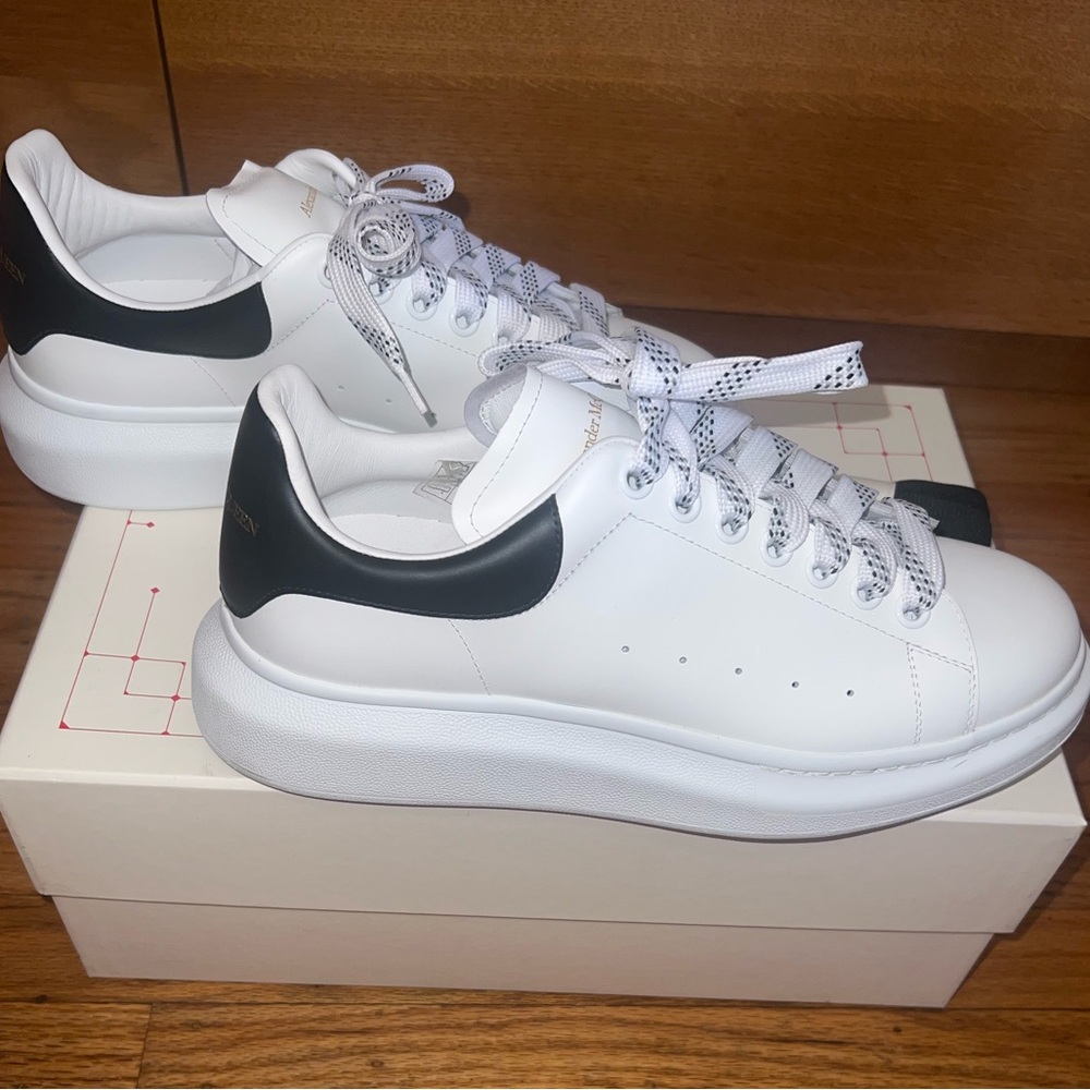 Alexander McQueen White and Black Sneakers with Minimalist Design - Picture 5 of 6
